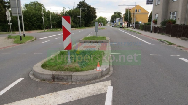 Podnapilé řidičce v Šumperku se nepodařilo vyhnout středovým ostrůvkům