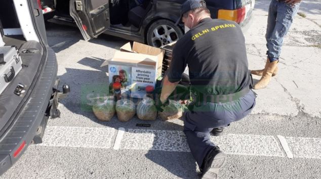 Celníci v Olomouckém kraji zachytili nelegálně přepravovaný tabák a cigarety