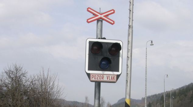 Zloděj kabelů vyřadil z provozu železniční přejezdy