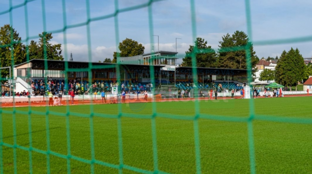 Nový povrch zábřežského stadionu se zazelenal