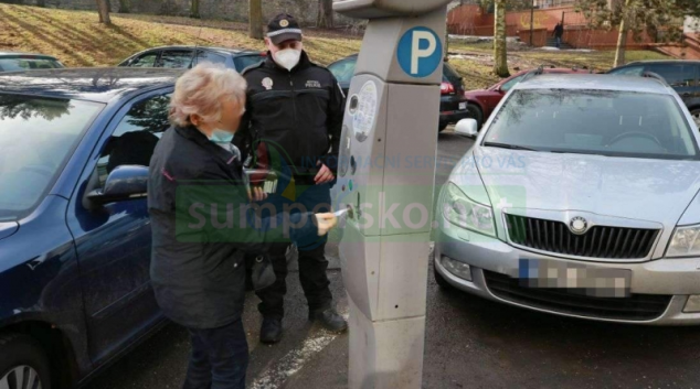 Parkovat v Šumperku na půl hodiny za deset korun