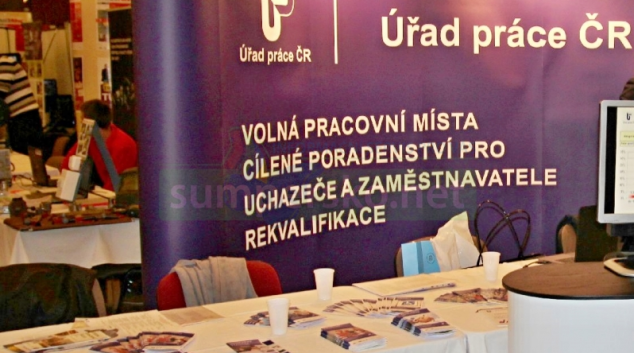 Počet volných pracovních míst 9,5 tisíc vs uchazeči o zaměstnání 13 tisíc