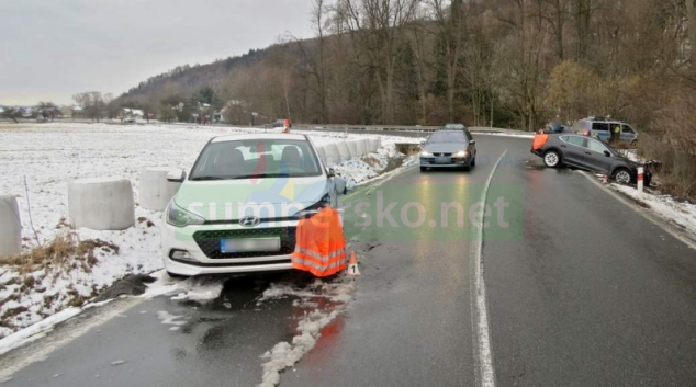 Řidička ve smyku přejela do protisměru