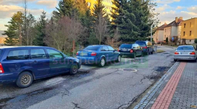 Vandal poškodil v Zábřehu zaparkovaná vozidla