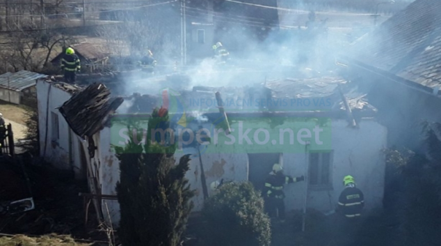 V Klopině hořelo hospodářské stavení