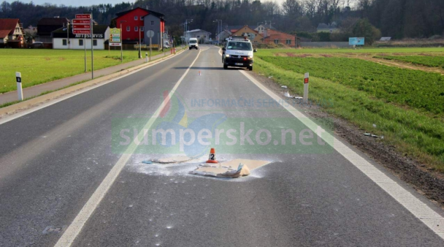 Na projíždějící auto dopadl sádrokarton