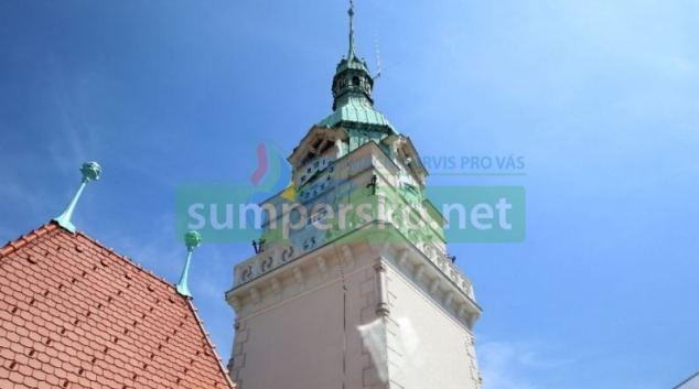 Na radniční věž v Šumperku doprovodí turisty průvodci z klášterního kostela