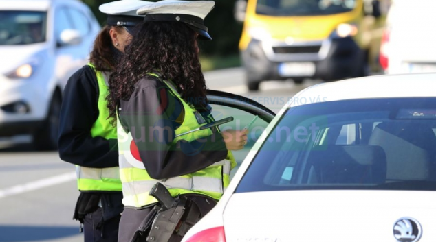 Opilý řidič místo na dálnici najel na parkoviště u budovy policie