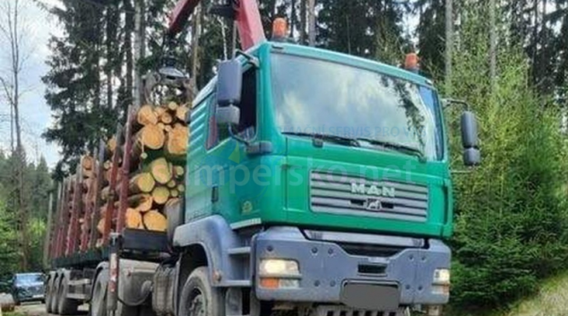 Kontrolu dříví na kamionech
