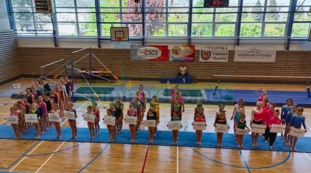 Šumperské gymnastky na závodech ve Valašském Meziříčí