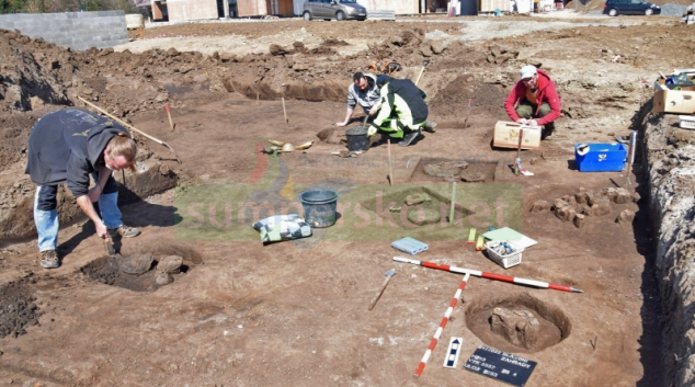 Archeologové v kraji objevili letos už desítky hrobů