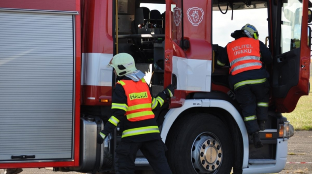 Požár ve výduti mostu likvidovali hasiči ze Zábřehu
