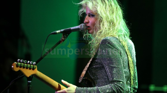 Kytaristka Ana Popović opět v Šumperku