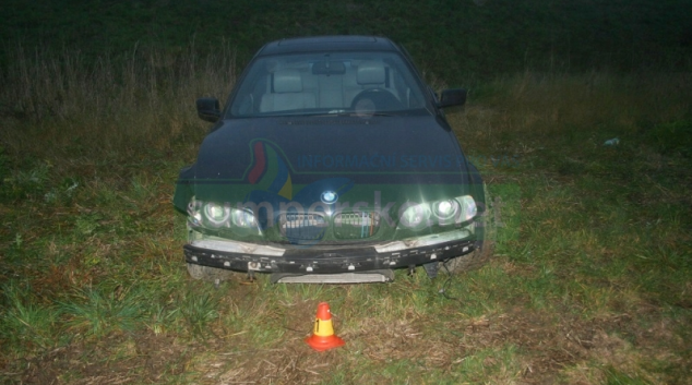 Podnapilý řidič naboural do betonových zátaras