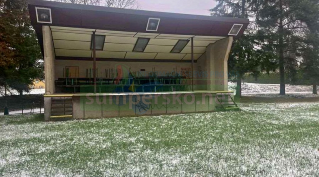 Vandal poškodil objekty v obci Zborov