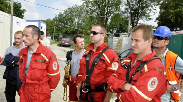 Profesionální hasiči cvičili záchranu osob