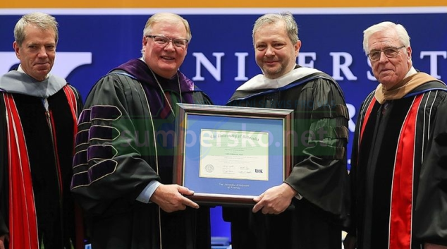 Jan Stejskal a Martin Elbel převzali čestný doktorát na University of Nebraska