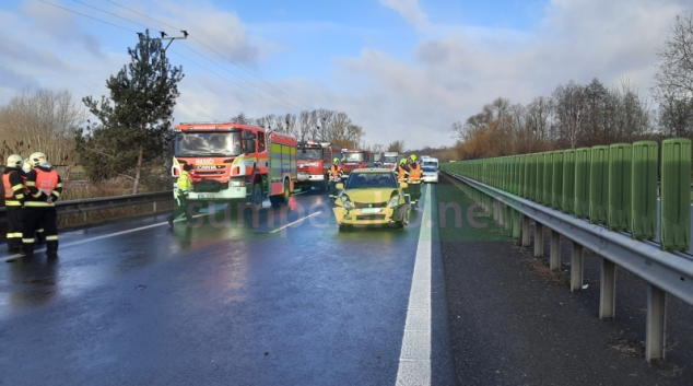 FOTO. Řidiče v kraji trápí ledovka