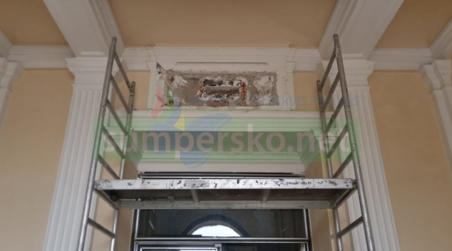 Zdi budovy Franz Josef v areálu FN Olomouc ukrývaly překvapení