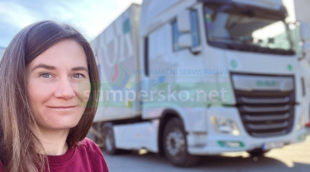 Žena za volantem kamionu