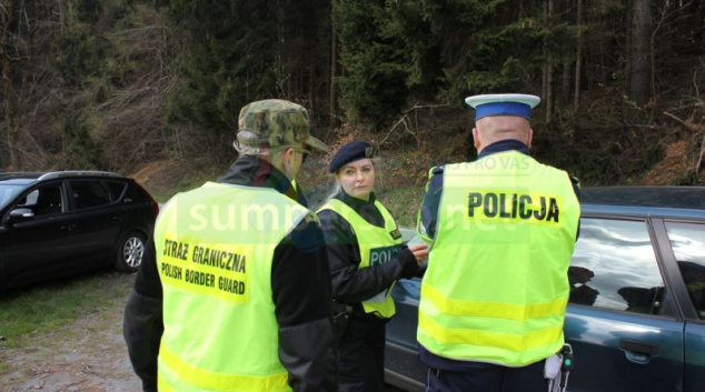 Policisté a celníci na hranicích