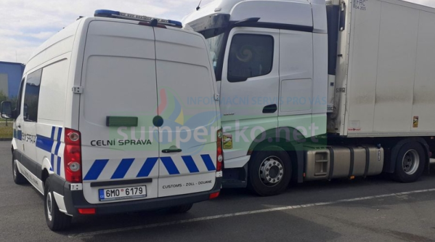 Řidič se bránil celní kontrole