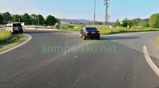 Řidič v Šumperku nedobrzdil za cyklistkou