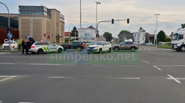 Opilý řidič jel na červenou