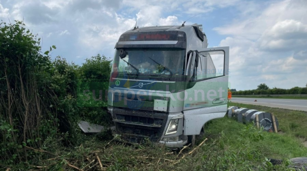 Opilý řidič kamionu usnul za volantem