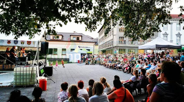 Léto u zámku nabídne hity legendárních kapel a úspěšné filmy