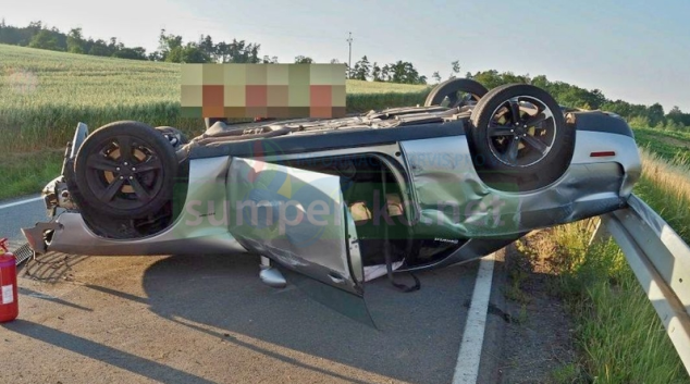 Řidič nezvládl projet zatáčkou