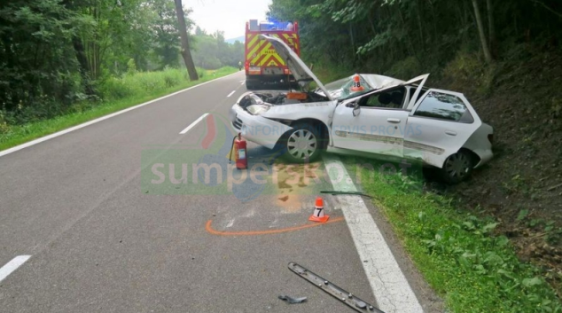 Vozidlo se několikrát přetočilo přes střechu