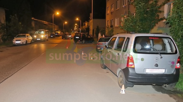 Řidič se lekl psa a naboural stojící vozidla