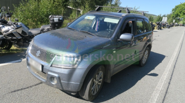 Opilý řidič poškodil tři motorky