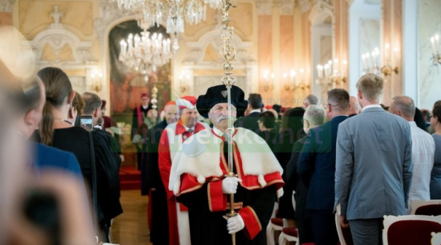 Kardinál Christoph Schönborn obdržel na UP čestný doktorát