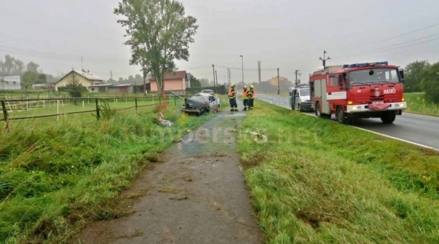 Auto před Šumperkem skončilo na cyklostezce