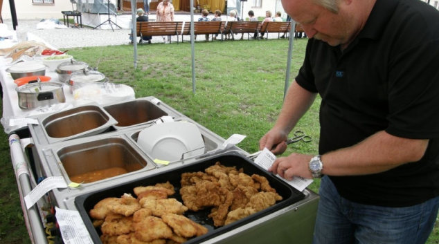 FOTO: Jak se stála v Šumperku fronta na řízky