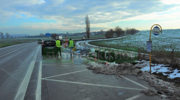 Rychle jedoucí vůz skončil v Květínském potoce