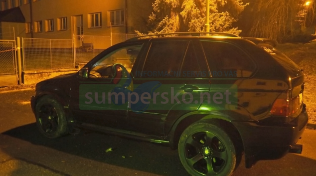 Podnapilý řidič narazil do přístřešku na popelnice