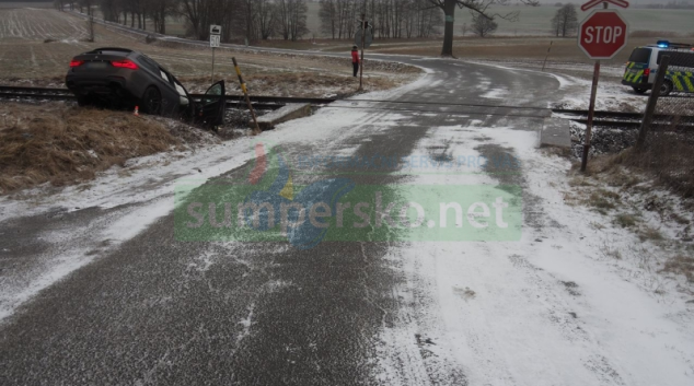 Zledovatělá vozovka na Štítecku