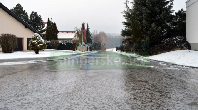 Silná ledovka komplikuje dopravu