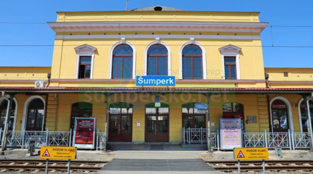 Dívku okradl na nádraží v Šumperku