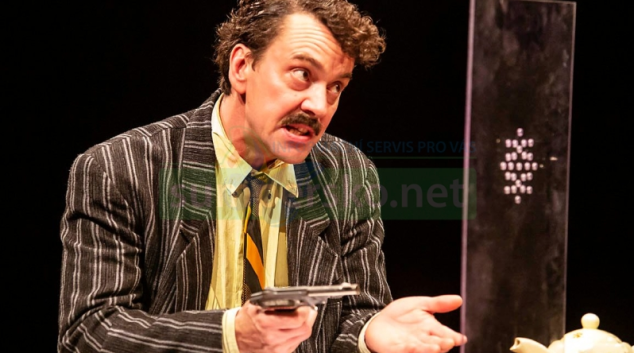 Úspěšný divadelní sitkom s Václavem Rašilovem