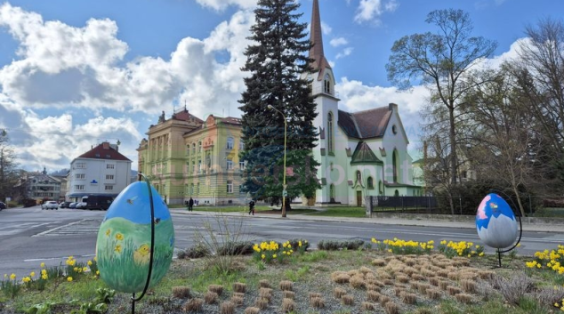 Netradiční velikonoční vejce zdobí Šumperk