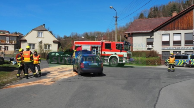 Řidička nedala přednost a následoval čelní střet vozidel