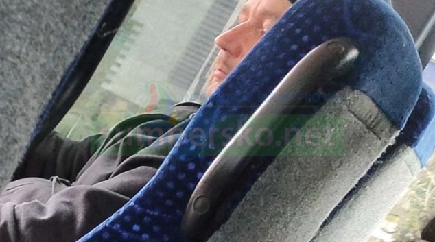 Muž se při jízdě v autobusu obnažoval