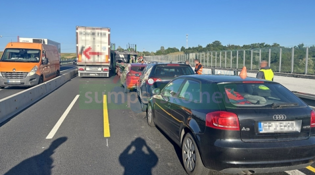 FOTO. Třináct řidičů havarovalo v pondělí 13. května na dálnici D35