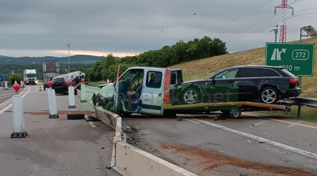 Nehoda tří vozidel na několik hodin omezila provoz na dálnici D 35