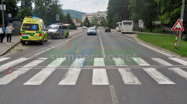 Dívka v Šumperku vběhla pod auto