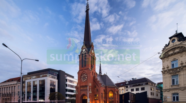 Červený kostel se stal dominantou metropole